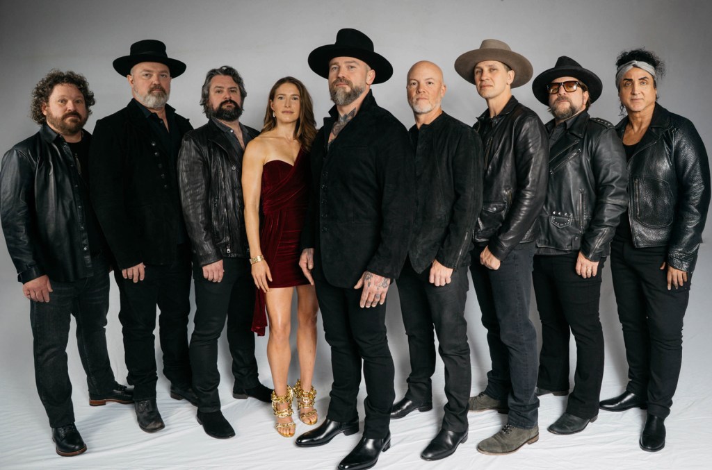 Zac Brown planeja elevar a performance da banda com novo álbum e turnê na Sphere Zac Brown sobre a turnê da sua banda na Sphere e o novo álbum: 'Quero elevar as coisas: este é o local e este é o álbum que vai nos ajudar a chegar lá'. (Foto: Reprodução)