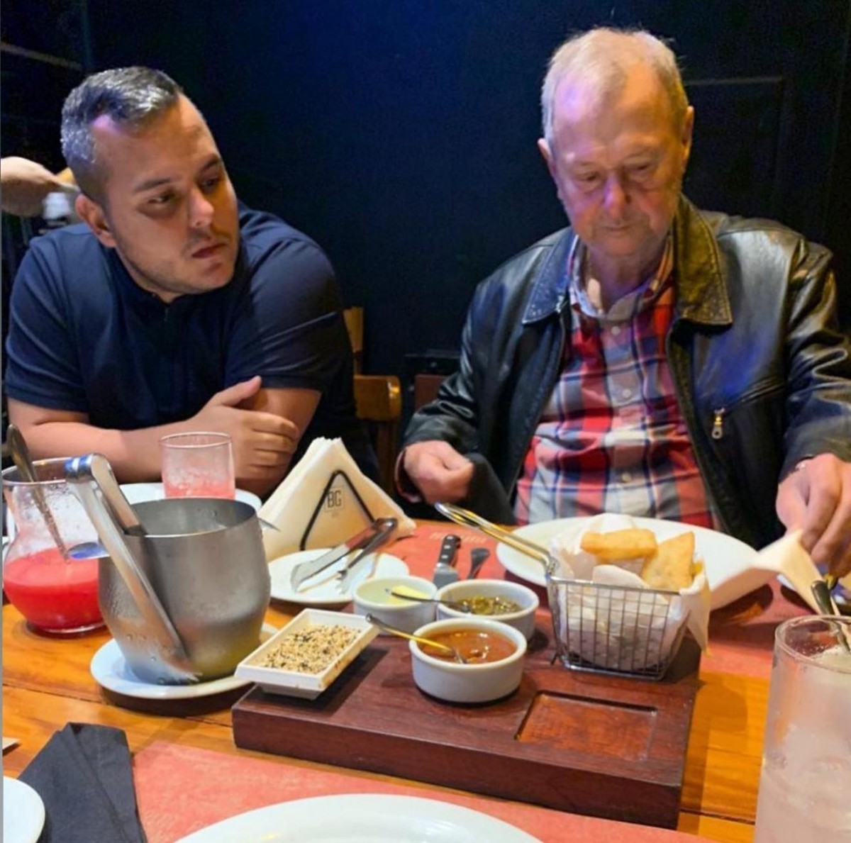 Vinicius Drumond com o pai Luizinho Drumond, que morreu vítima de um AVC, em 2020 (Foto: Reprodução)
