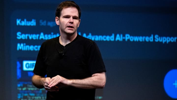Groq inaugura seu primeiro data center na Europa para impulsionar tecnologia de IA Jonathan Ross, diretor executivo da Groq Inc., durante a GenAI Summit em San Francisco, Califórnia, EUA, na quinta-feira, 30 de maio de 2024. (Foto: David Paul | Bloomberg | Getty Images)