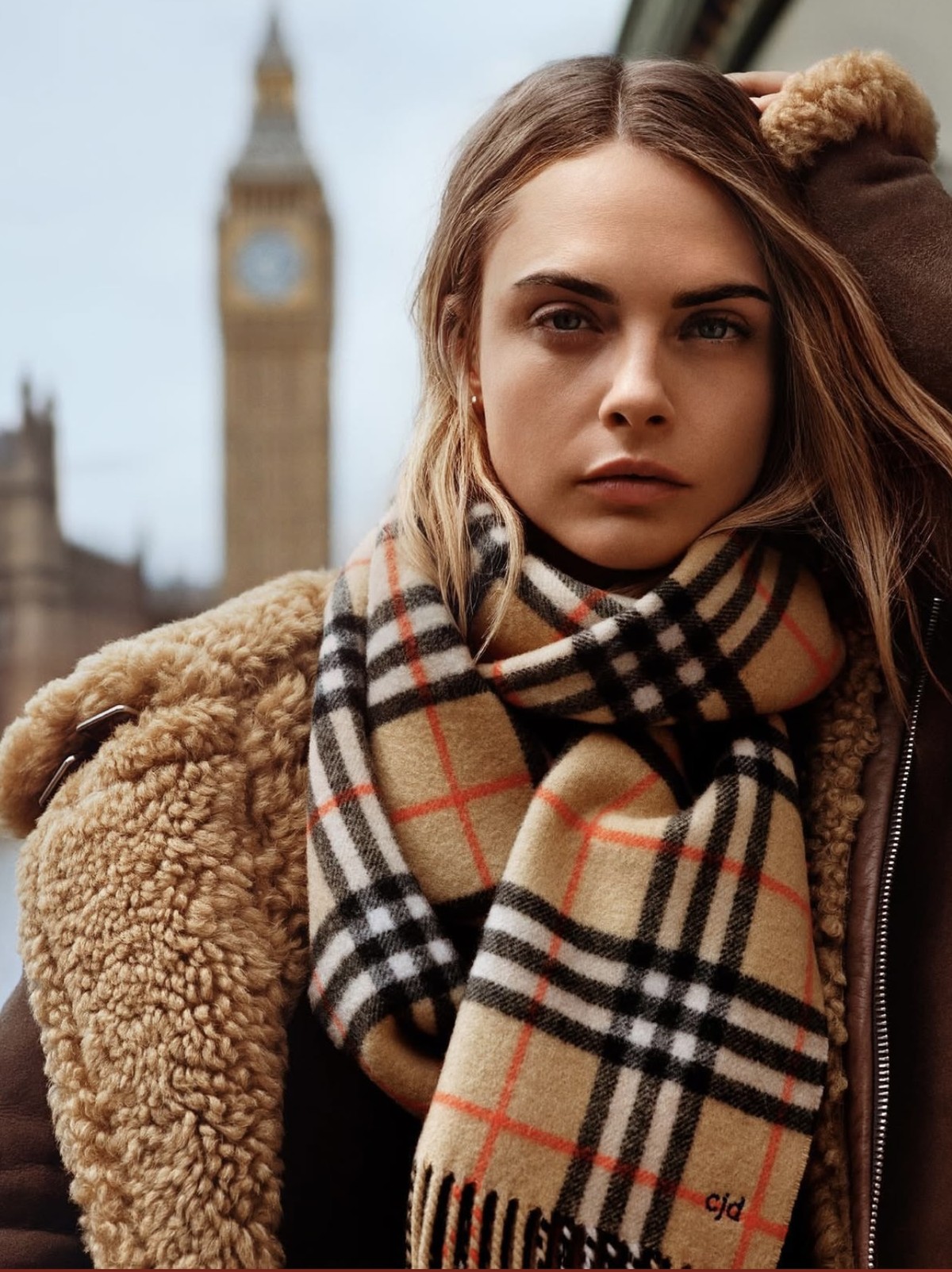 Top Cara Delevingne em campanha da Burberry (Foto: Reprodução do Instagram)