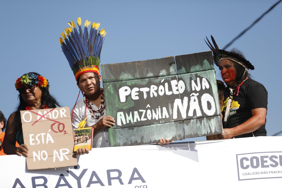 Protesto contra leilão da ANP, que vai licitar 172 blocos para exploração de petróleo, dos quais 63 na Margem Equatorial (Foto: Guito Moreto)