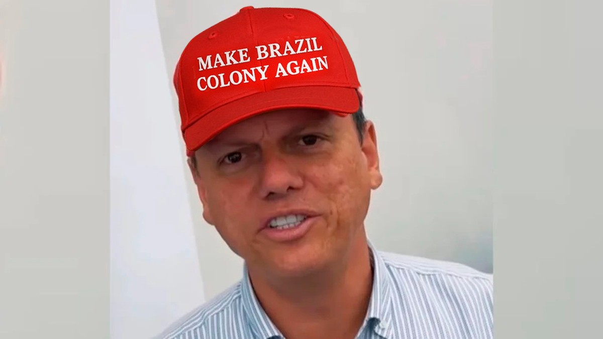 Tarcísio gravou vídeo, desta vez com boné diferente — Foto: Montagem sobre reprodução da internet