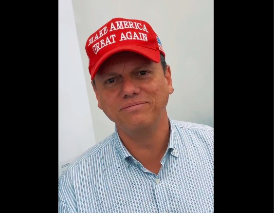 Governador de São Paulo, Tarcísio de Freitas, com boné de Trump em vídeo postado no X (Foto: Tarcísio de Freitas/Reprodução)