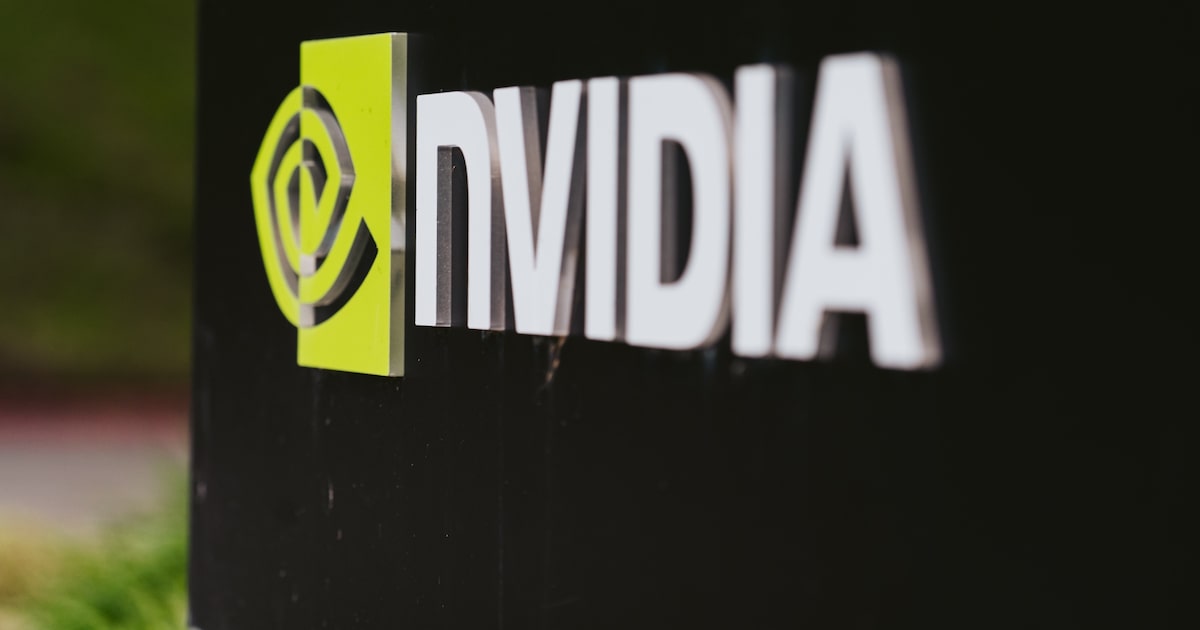 Nvidia lança chips B300 e atrai atenção global por suas inovações tecnológicas O presidente de El Salvador, Nayib Bukele, foi o primeiro a solicitar uma cotação do hardware que oferece um aumento de 11 vezes no desempenho de inferência de IA (Foto: Reprodução)