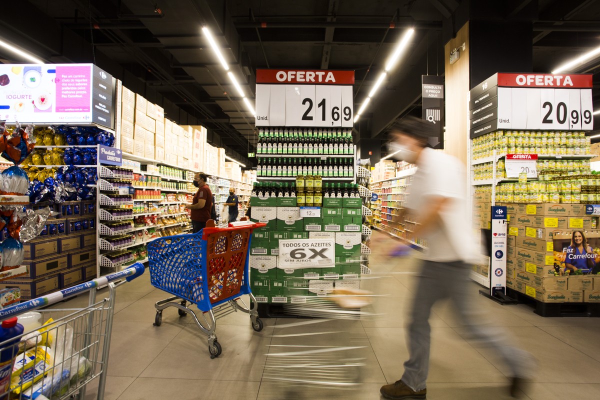 PL intensifica ataques ao governo em campanhas na TV e redes sociais Prateleira de supermercado: propagandas do PL vão focar nos preços (Foto: Maria Isabel Oliveira/Ag. O Globo)