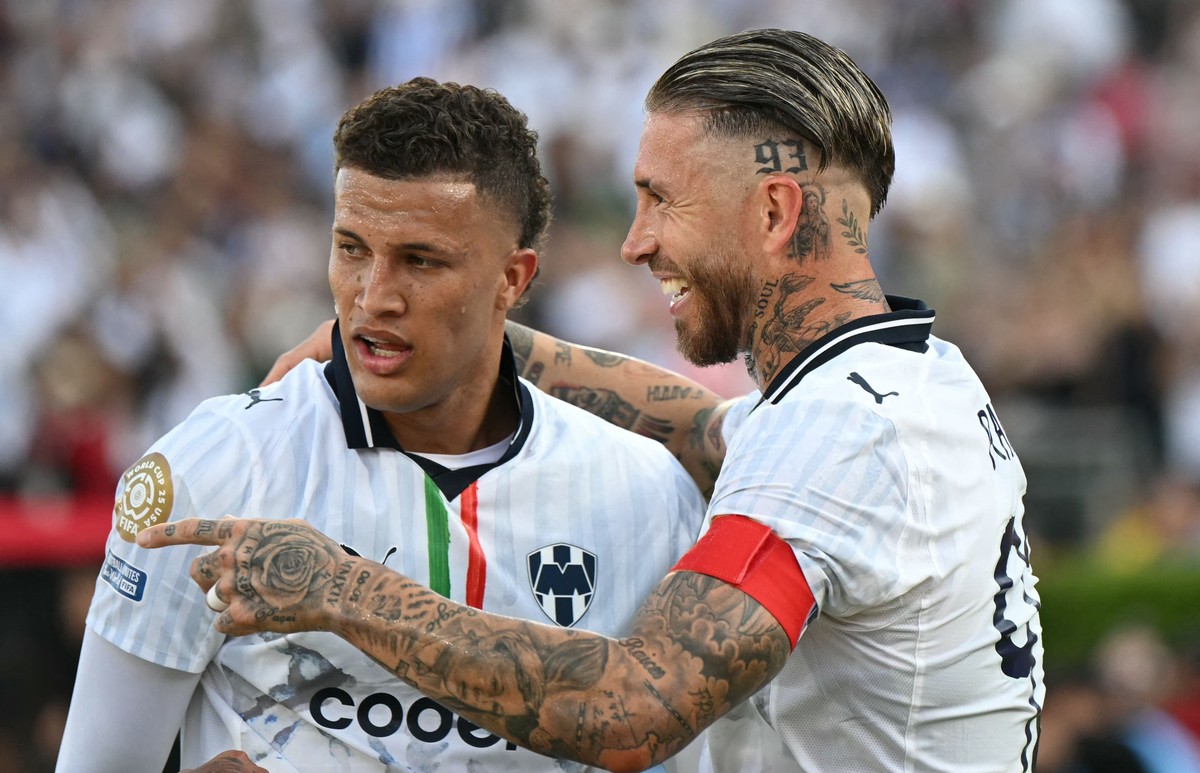 Monterrey domina Urawa Reds com chutes de fora da área e avança no Mundial Nelson Deossa e Sergio Ramos comemorando o primeiro gol (Foto: Yuri CORTEZ / AFP)