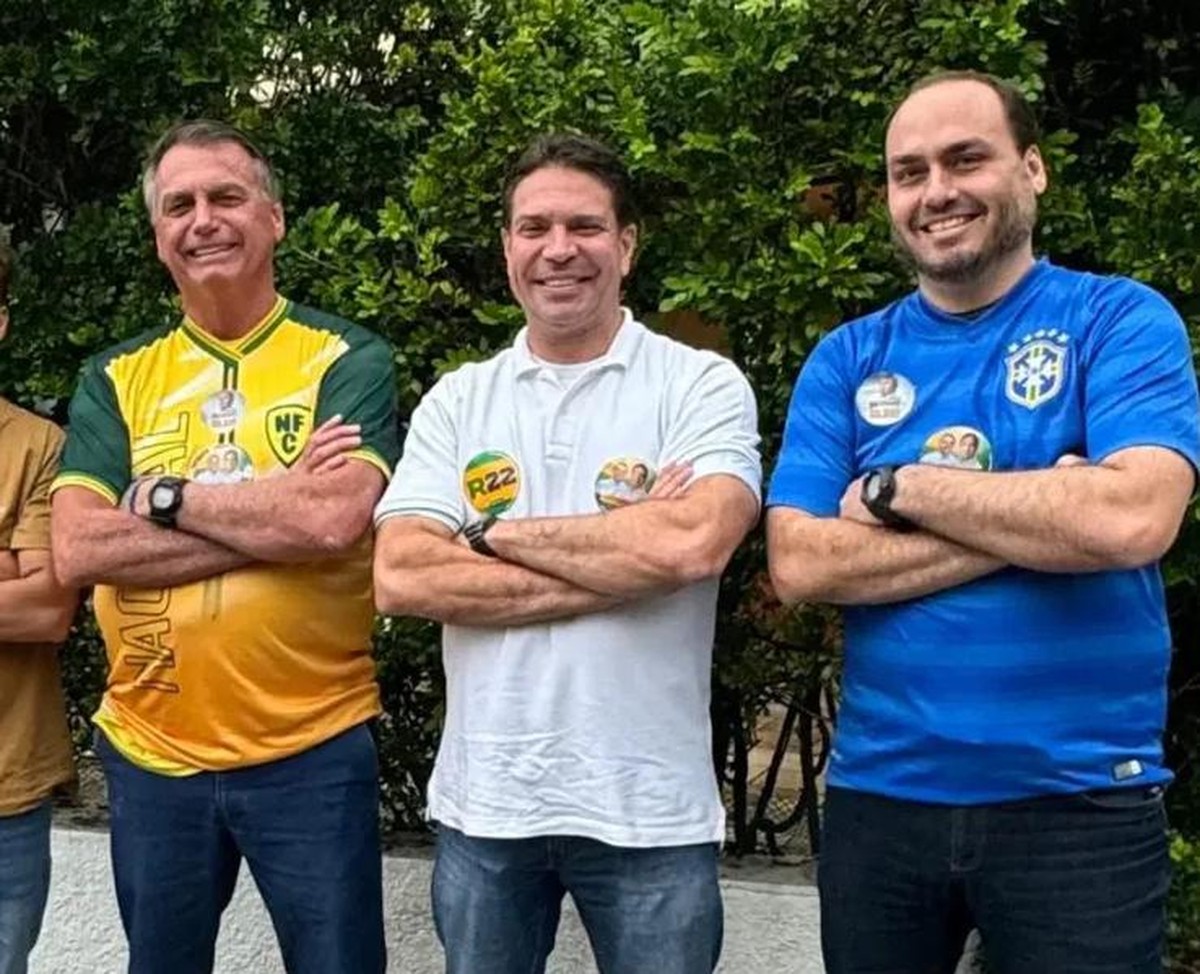 Alexandre Ramagem (PL) em campanha ao lado de Jair Bolsonaro (PL) e Carlos Bolsonaro (PL) (Foto: Reprodução)