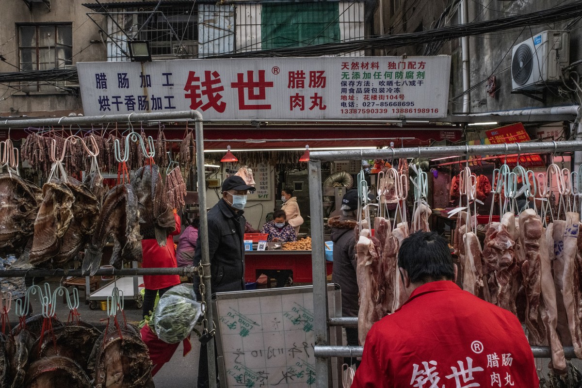 A descoberta da origem da Covid e suas implicações para a saúde global Mercado de Wuhan, na China, é provável local da origem do vírus (Foto: AFP)