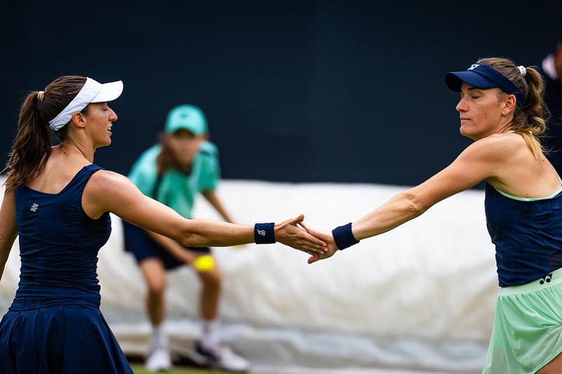 Stefani e Babos são eliminadas na segunda rodada de duplas no torneio canadense Foto: Reprodução