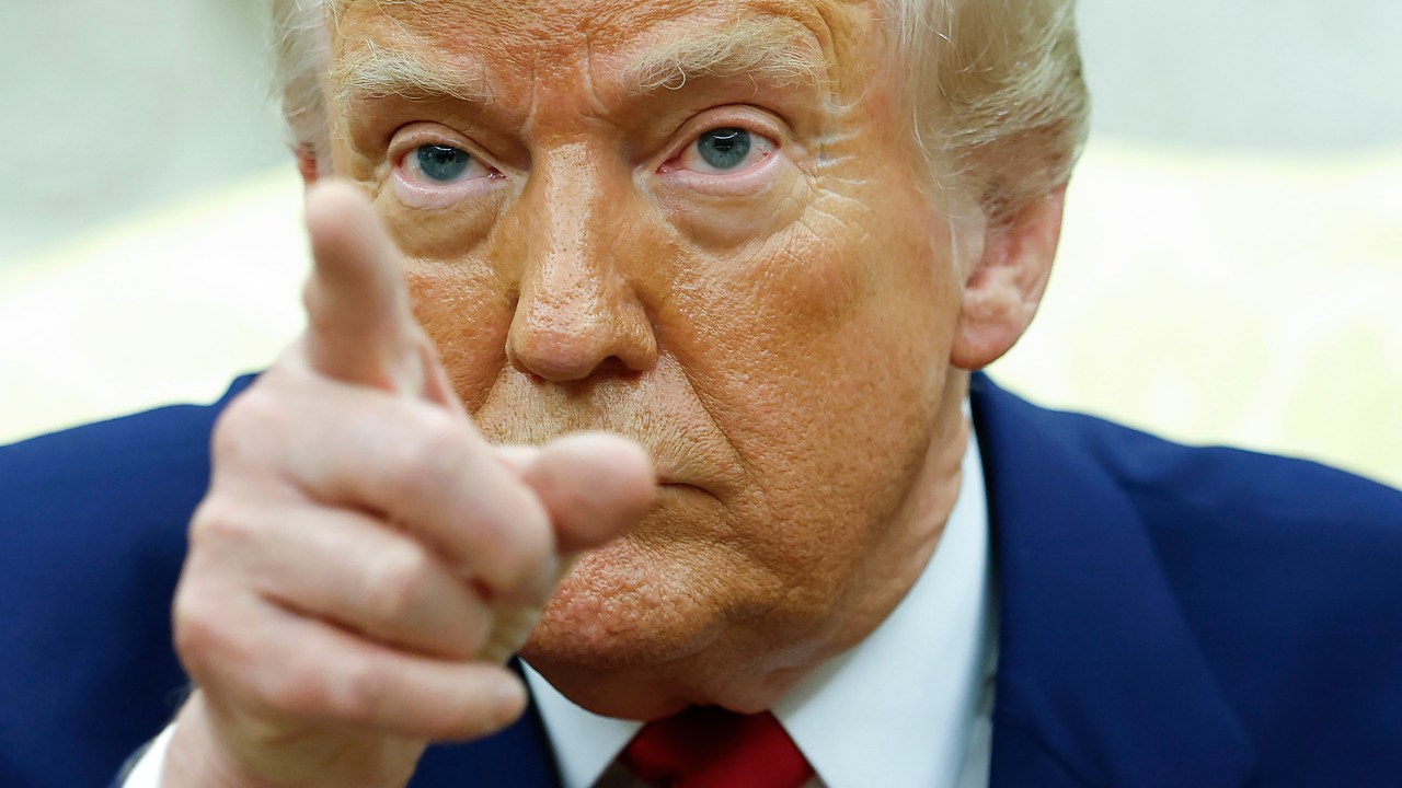 Trump aprova pacote fiscal e projeta economia americana em crescimento acelerado Expectativa Trump: a lei "grande e bela" sancionada por ele pode corroer as contas americanas (Foto: Kevin Dietsch/Getty Images)