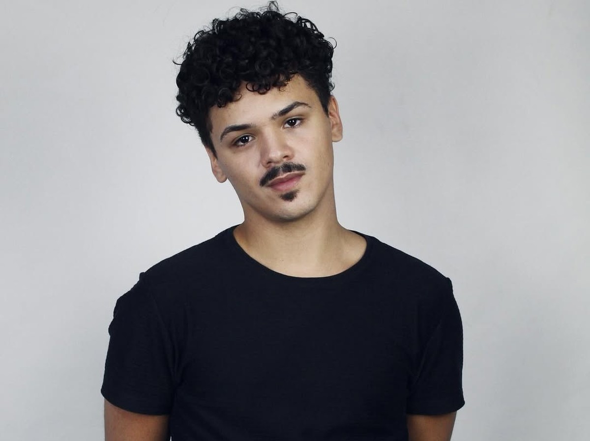 Lucas Rigui se junta ao elenco do filme 'Três Graças' após 'Escola de quebrada' Lucas Rigui se junta ao elenco do filme 'Três Graças' após 'Escola de quebrada'