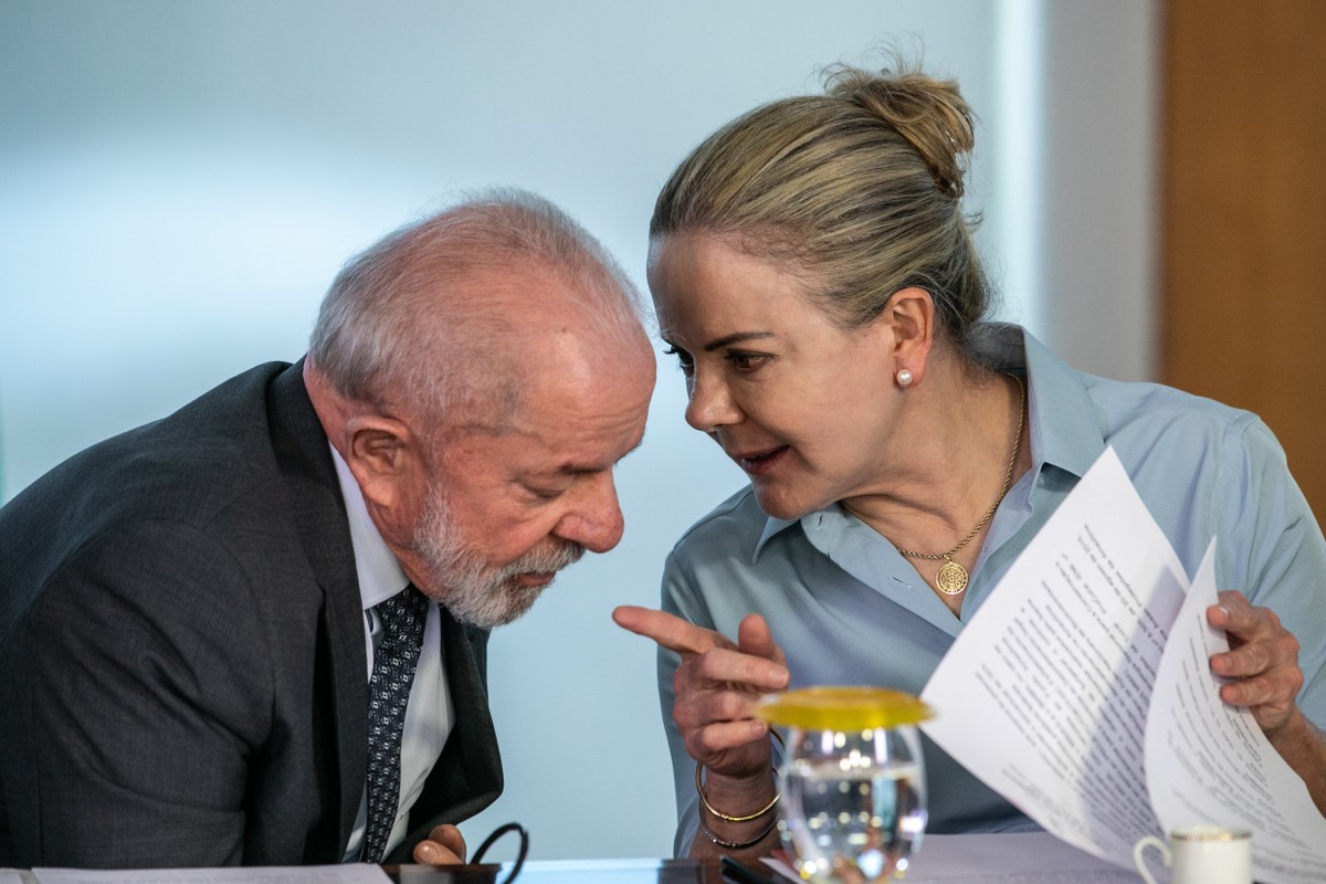 Presidente Lula e Ministra Gleisi Hoffmann no Palácio do Planalto (Foto: Brenno Carvalho / Agência O Globo)