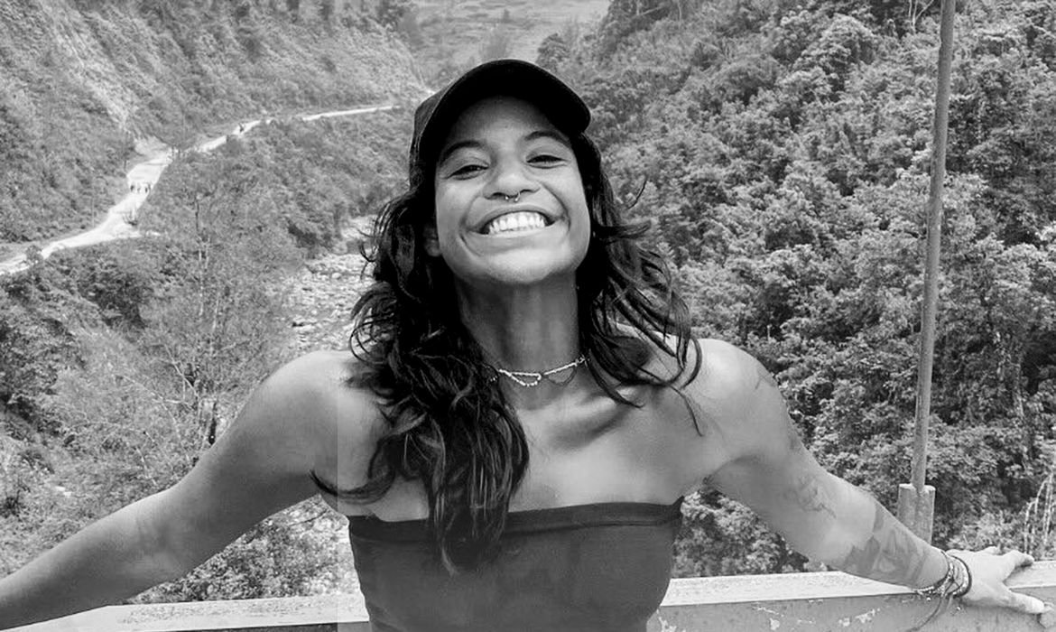 Juliana Marins, de 26 anos, foi encontrada morta; brasileira fazia uma trilha no Monte Rinjani, na Indonésia (Foto: resgatejulianamarins/Instagram)
