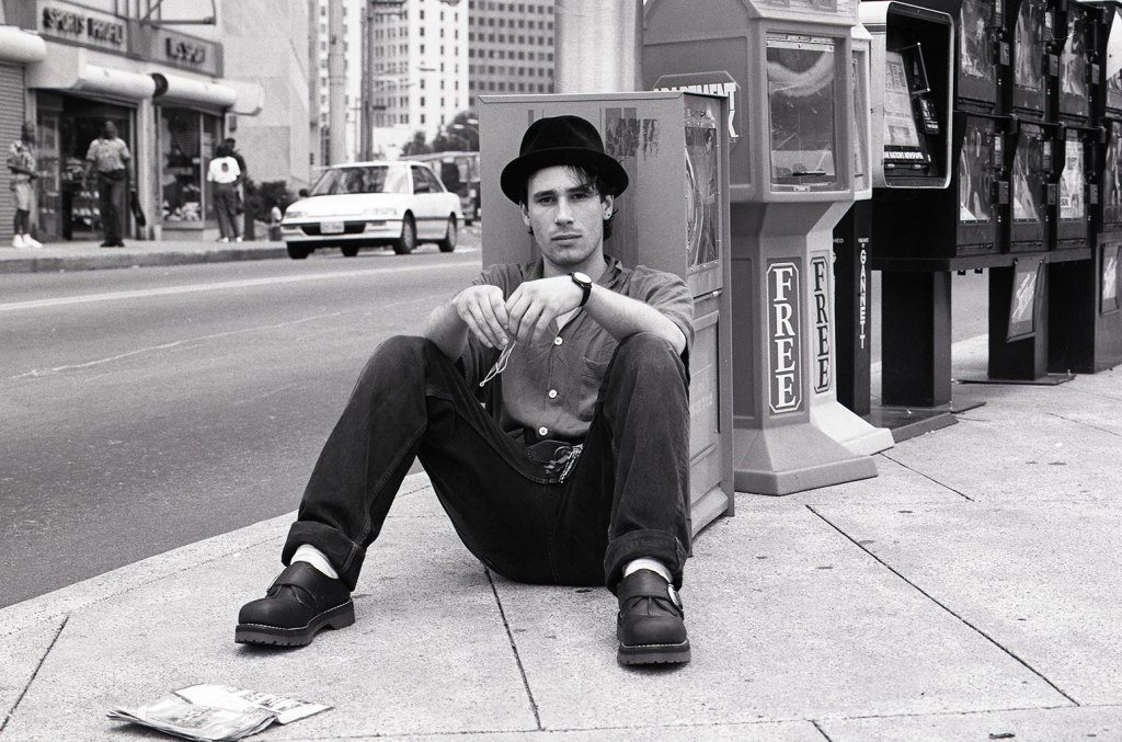 Documentário ‘It's never over: Jeff Buckley’ ganha trailer emocionante O trailer do tão aguardado documentário, 'It's Never Over, Jeff Buckley', foi lançado com menos de um mês para sua estreia oficial. (Foto: Reprodução)