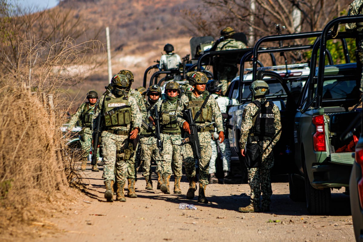 Sinaloa vive a normalidade da violência e insegurança no dia a dia As autoridades guardam o bairro Guadalupe Victoria após um confronto armado entre civis e membros da Guarda Nacional em 5 de junho em Culiacán. (Foto: José Betanzos Zárate / Cuartoscuro)