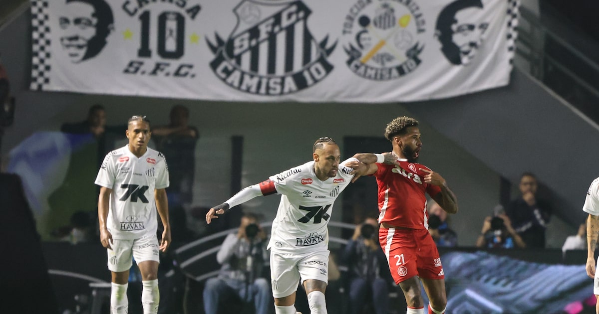 Neymar centralizou a criação do time santista, mas não conseguiu desequilibrar. (Foto: Ricardo Duarte/Internacional)