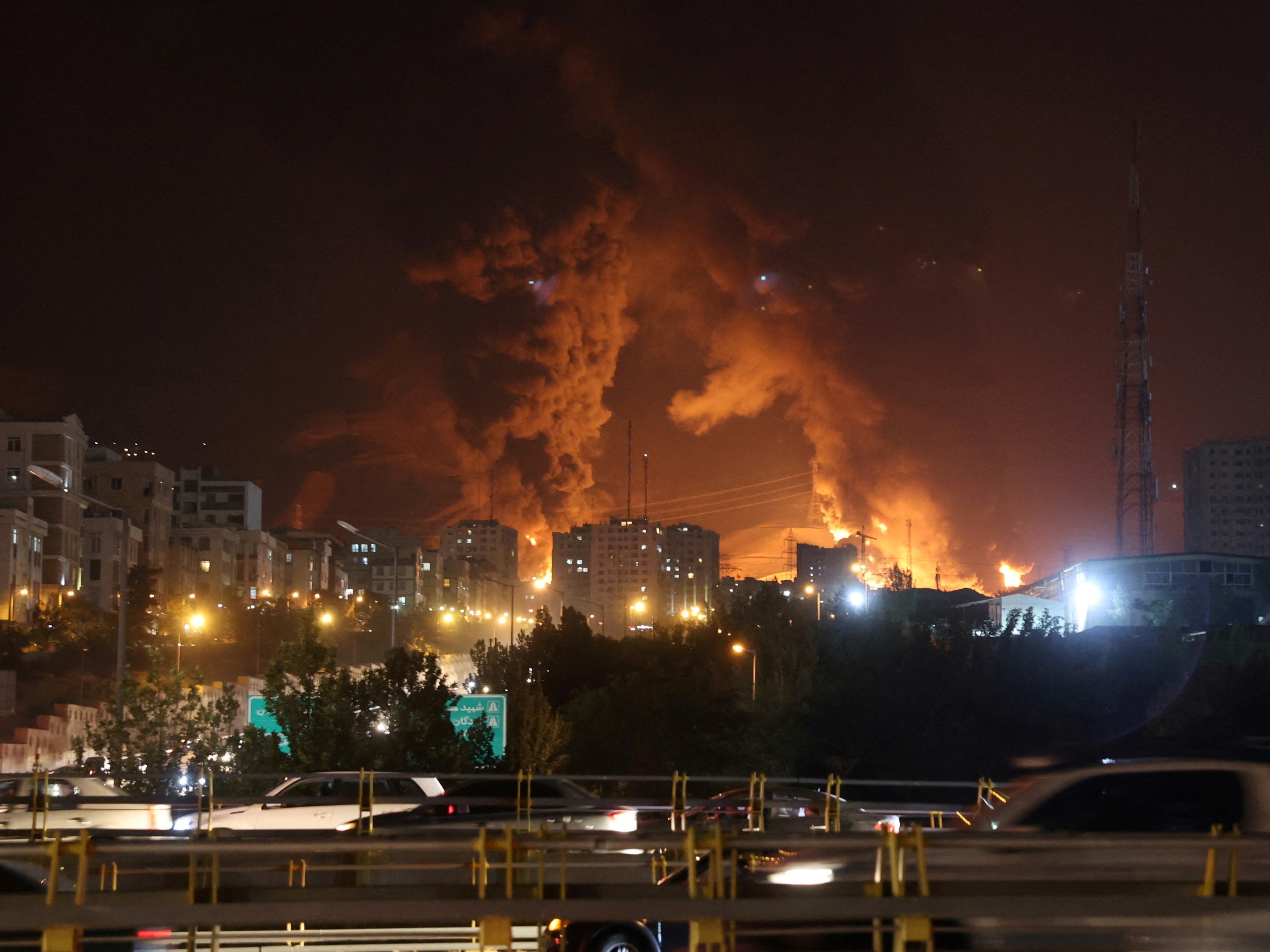 Ataque israelense atingiu o depósito de petróleo de Shahran, perto de Teerã, no Irã (Foto: Majid Asgaripour/via Reuters)