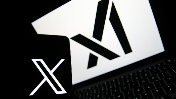 Grok 4 utiliza opiniões de Elon Musk para responder a questões polêmicas O logo X em um telefone. (Foto: Nurphoto | Nurphoto | Getty Images)