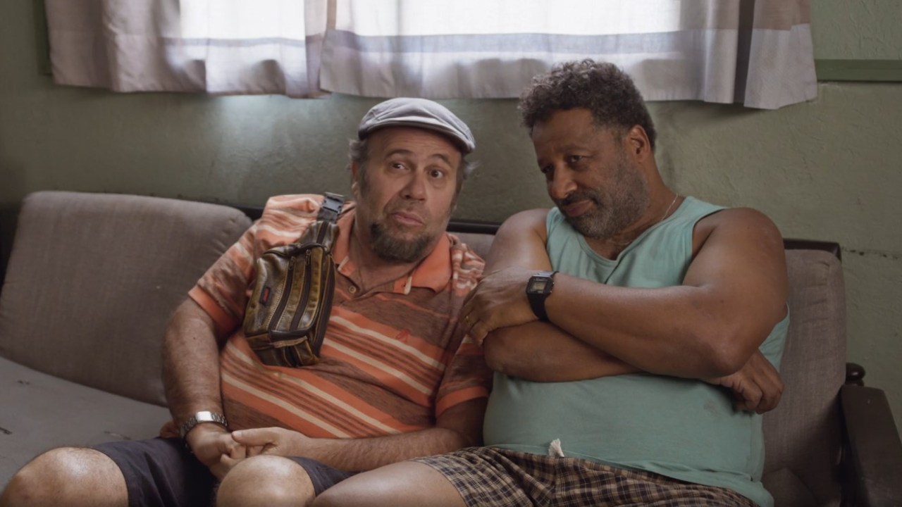 Pablo e Luisão estreiam com sucesso na Globo após sucesso no Globoplay Pablo (Otavio Muller) e Luisão (Ailton Graça) na série do Globoplay (Foto: Reprodução/TV Globo)