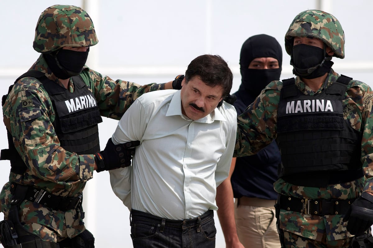 Família de Chapo Guzmán avança em negociações com os Estados Unidos por questões legais Arrebatamento de Joaquin "El Chapo" Guzman, em 2014 (Foto: Eduardo Verdugo/AP)