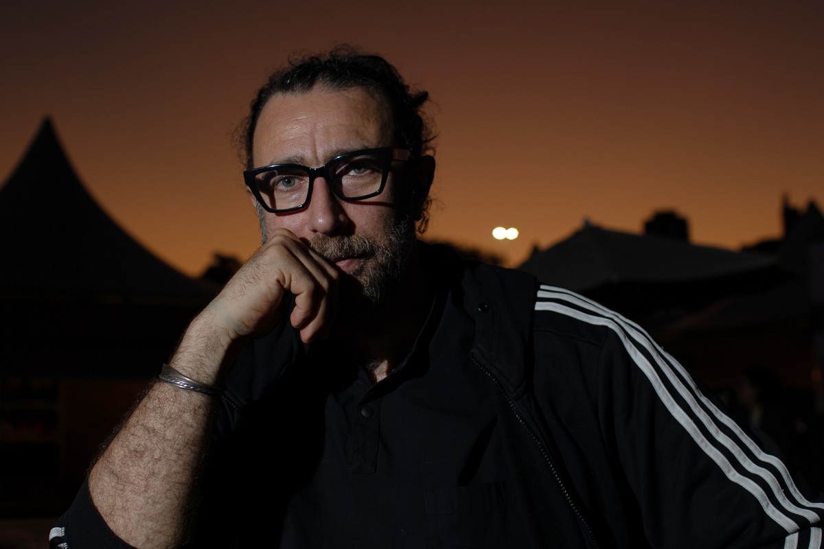 Ghayath Almadhoun lança livro sobre genocídio e experiência de refugiado no Brasil O poeta Ghayath Almadhoun durante visita a São Paulo: 'Você não imagina o que é nascer sem ter um país' (Foto: Edilson Dantas)