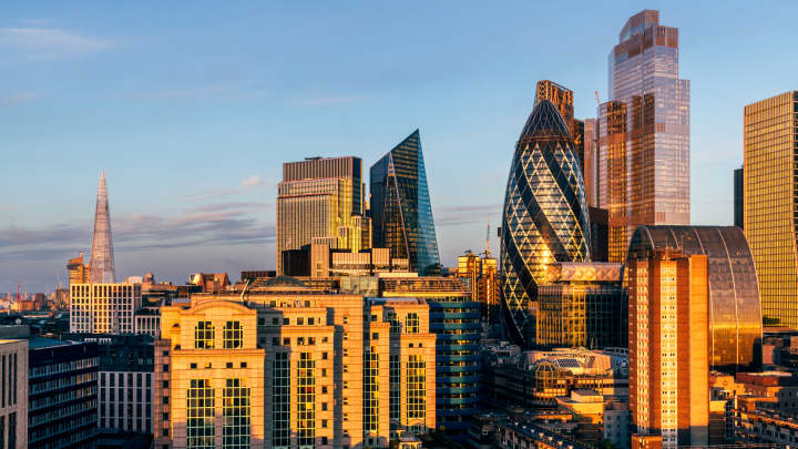 Mercados europeus abrem em alta com a continuidade da temporada de resultados financeiros A Ponte do Milênio em Londres, em 4 de julho de 2025. (Foto: Jonathan Brady - Pa Images | Pa Images | Getty Images)