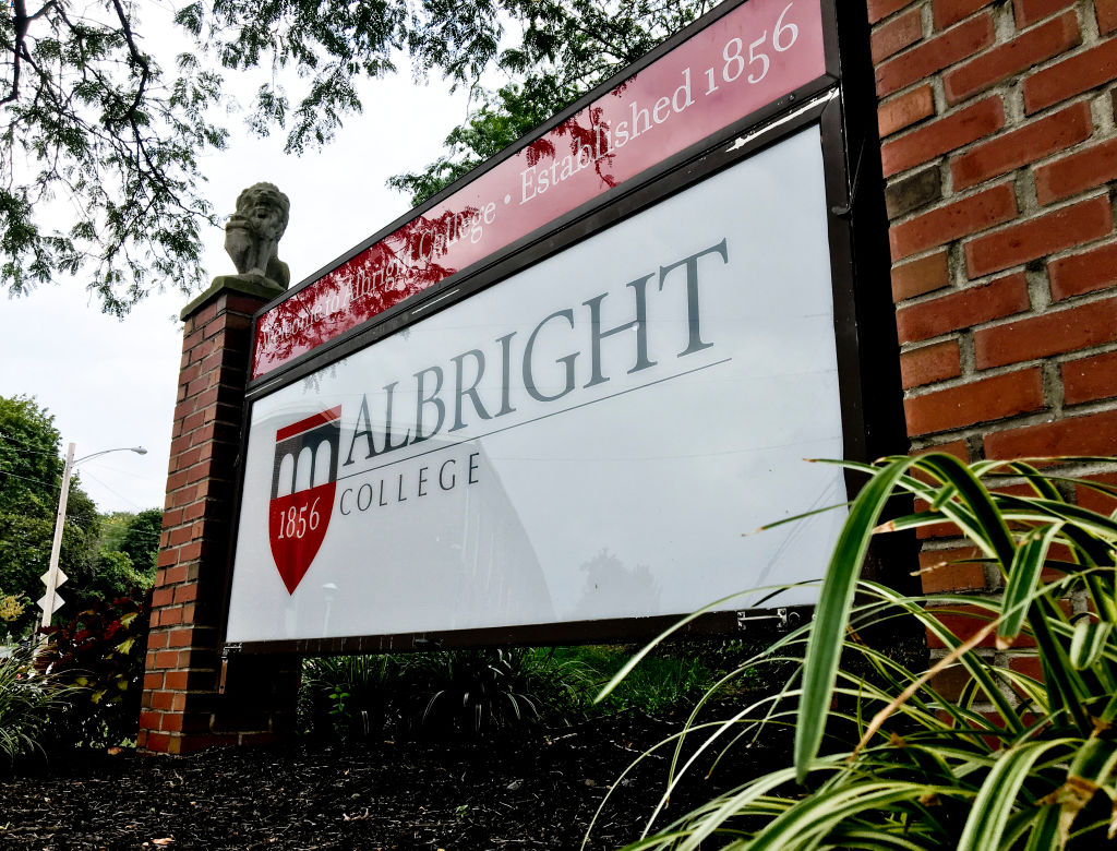 Albright College vende coleção de arte para reduzir déficit de R$ 100 milhões A coleção de arte de Albright está sendo usada como um bode expiatório enquanto a faculdade luta para equilibrar suas contas. (Foto: MediaNews Group via Getty Images)