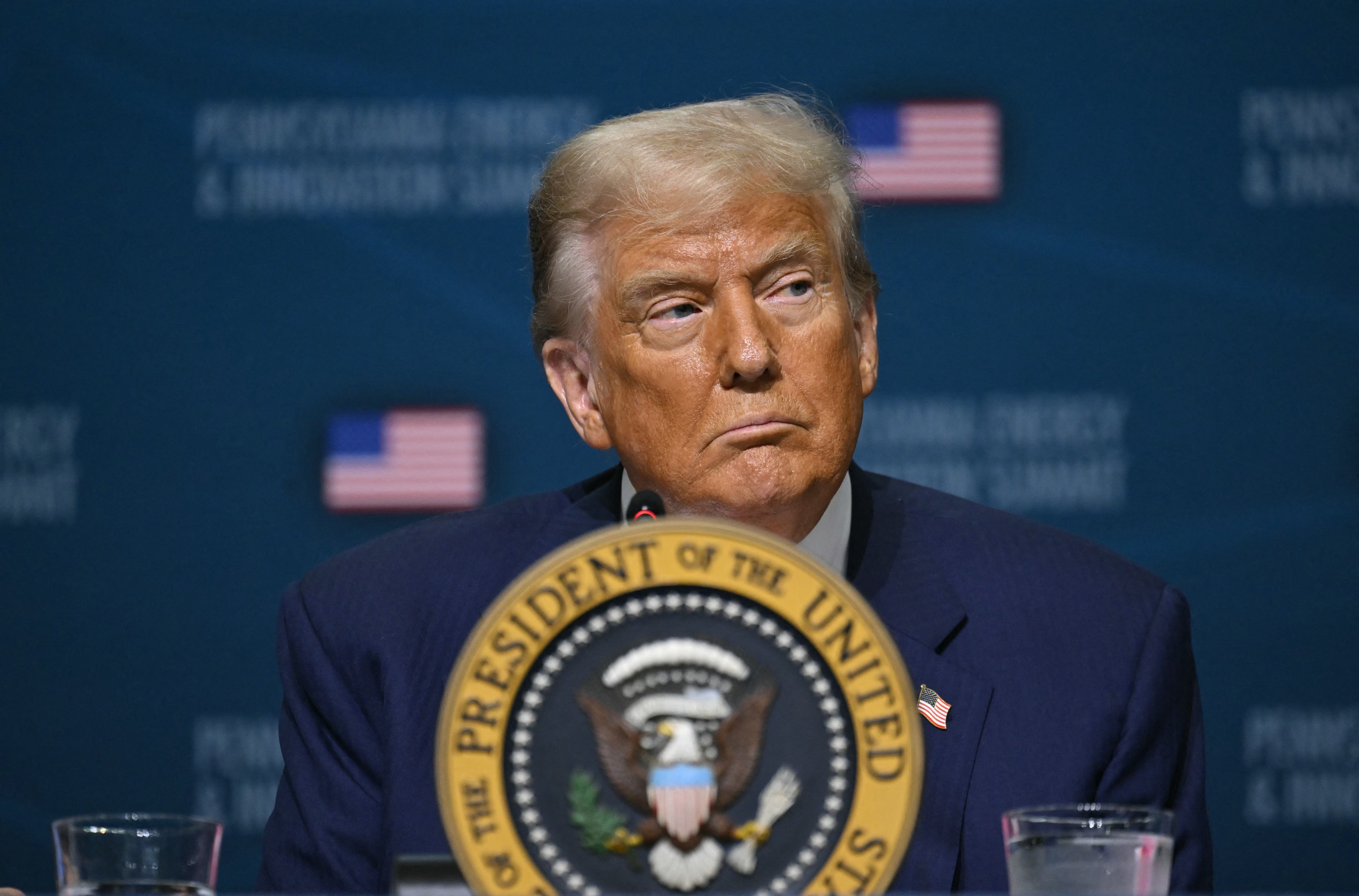 Trump afirma que stablecoins representam a maior revolução financeira desde a internet Presidente dos EUA sancionou regulação de stablecoins (Foto: Reprodução)