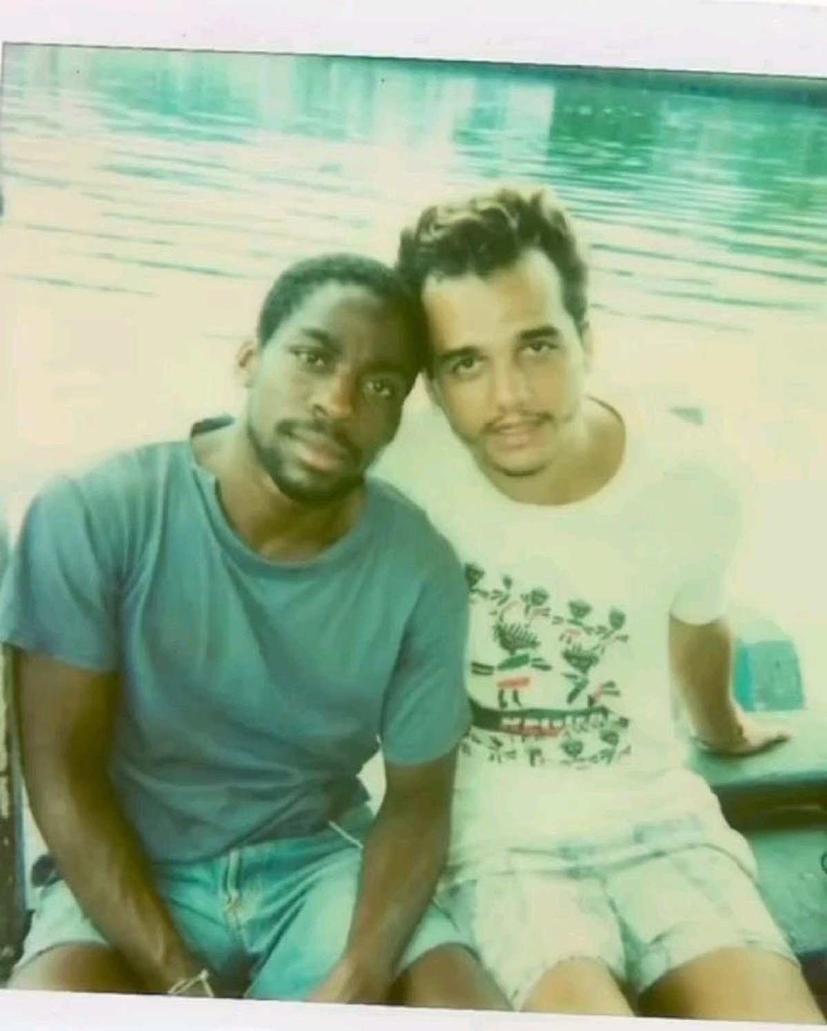 Lázaro Ramos homenageia Wagner Moura com fotos antigas em seu aniversário Lázaro e Wagner são amigos há muitos anos (Foto: Reprodução/Instagram)