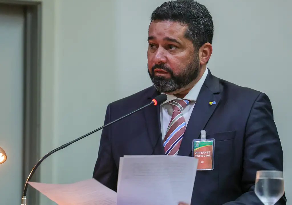 Chefe dos Correios pede demissão e solicita licença após anúncio surpreendente Fabiano Silva dos Santos, presidente dos Correios (Foto: Fabio Rodrigues-Pozzebom/Agência Brasil)