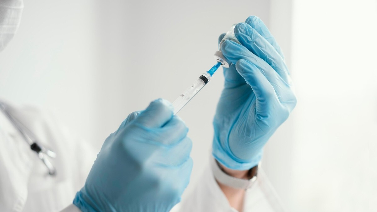 Brasil inaugura primeiro centro de mRNA para vacinas e medicamentos inovadores Vacinas (Foto: Freepik)