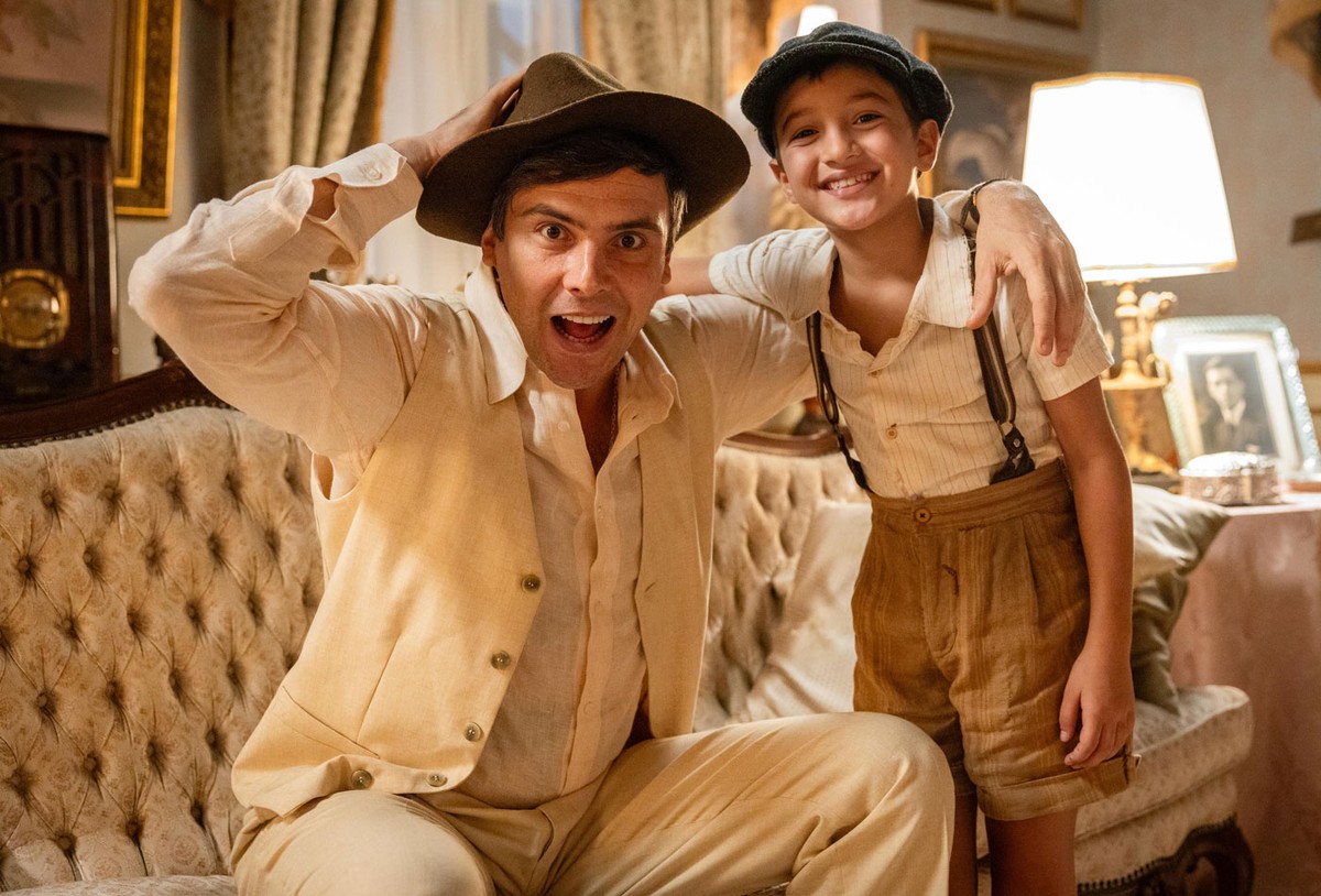 Ator de 'Ney' se junta ao elenco de 'Êta' como filho perdido de Candinho Candinho (Sergio Guizé) e Samir (Davi Malizia) em 'Êta Mundo Melhor' (Foto: Globo/Fábio Rocha)