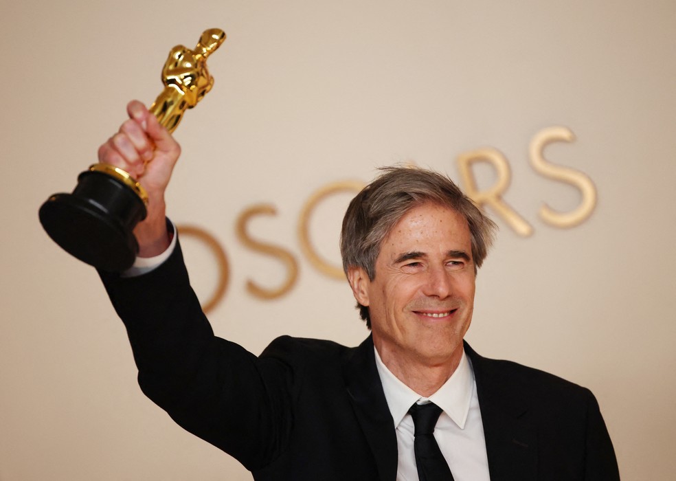Walter Salles após levar o Oscar de melhor filme internacional (Foto: REUTERS/Daniel Cole)