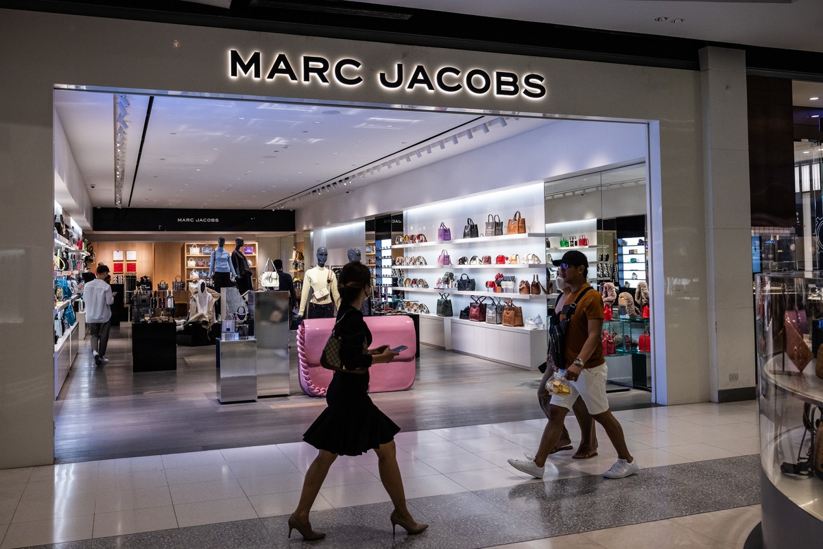 Uma loja da Marc Jacobs em Bangcoc: venda da marca americana está no radar da LVMH (Foto: Andre Malerba/Bloomberg)