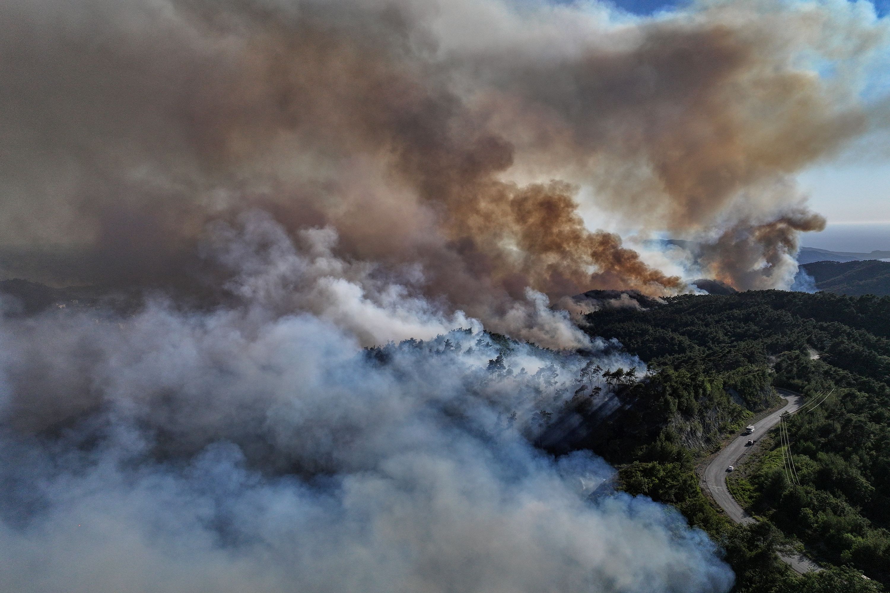 Incêndios florestais devastam costa síria em meio à seca e desafio ao novo governo Ghaith Alsayed/AP