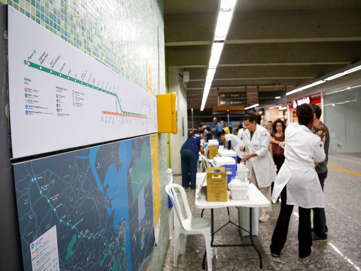 Vacinas de gripe e sarampo serão disponibilizadas em estações do metrô Ação especial de vacinação contra a influenza e sarampo ocorre em cinco estações do sistema metroviário (Foto: SMS/Eduardo Kapps)