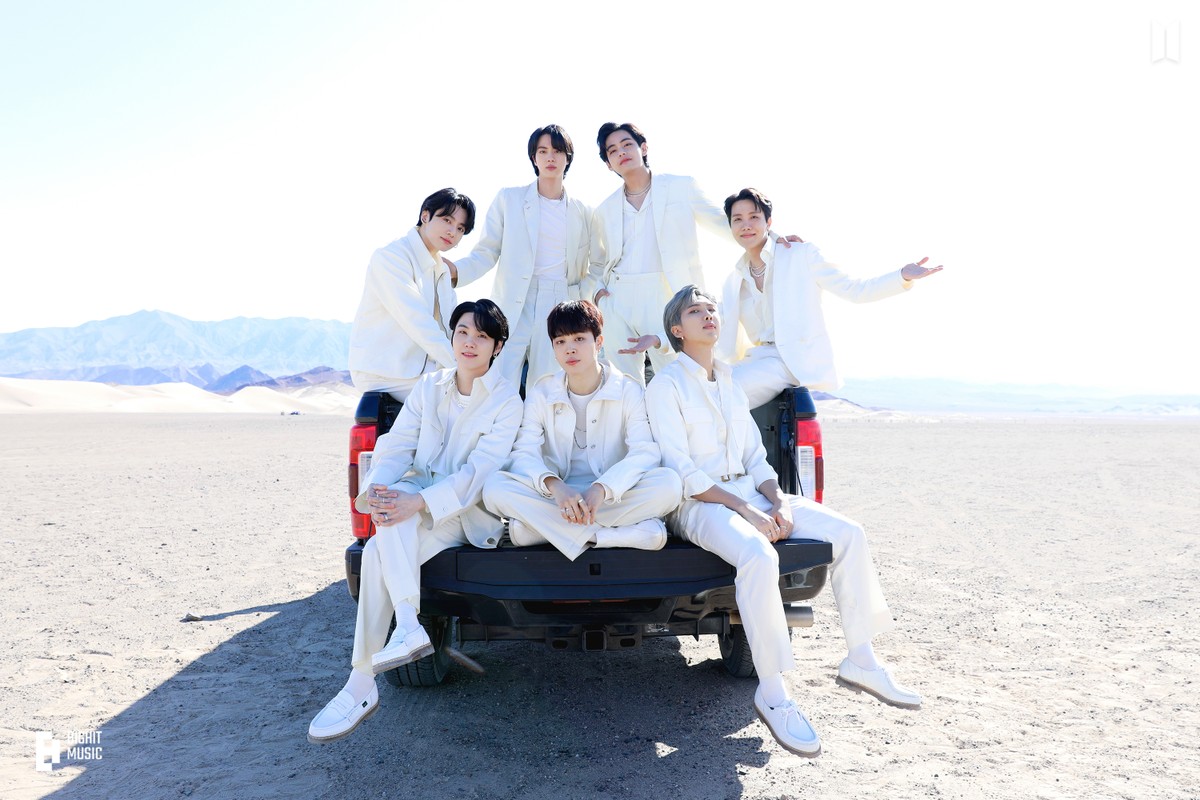 BTS retorna aos palcos e busca reafirmar seu reinado no k-pop BTS em divulgação de 'Yet to come (The Most Beautiful Moment)': Jungkook, Suga, Jin, Jimin, V, RM e J-Hope (Foto: Divulgação / Big Hit Music)