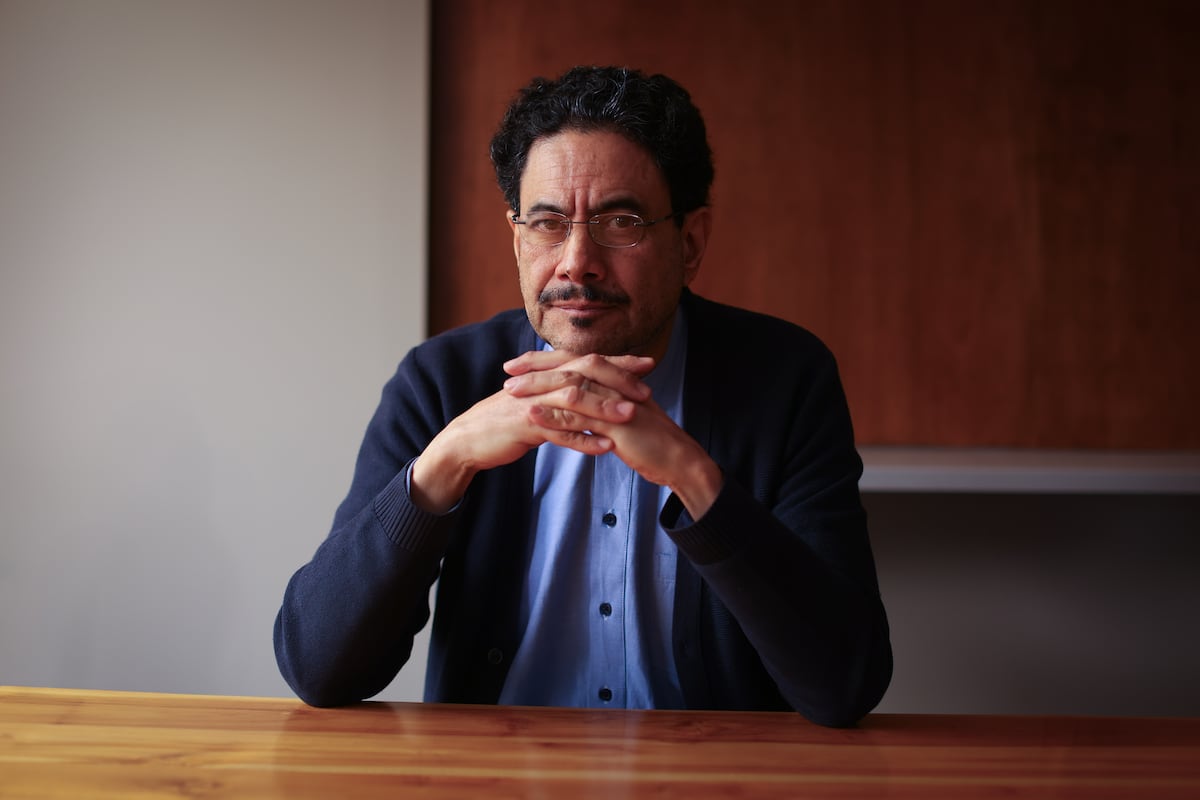 Uribe tenta usar seu poder para escapar da justiça, afirma Iván Cepeda Iván Cepeda, atual senador da república pelo partido Pacto Histórico, em Bogotá, no dia 9 de julho de 2025. (Foto: ANDRÉS GALEANO)