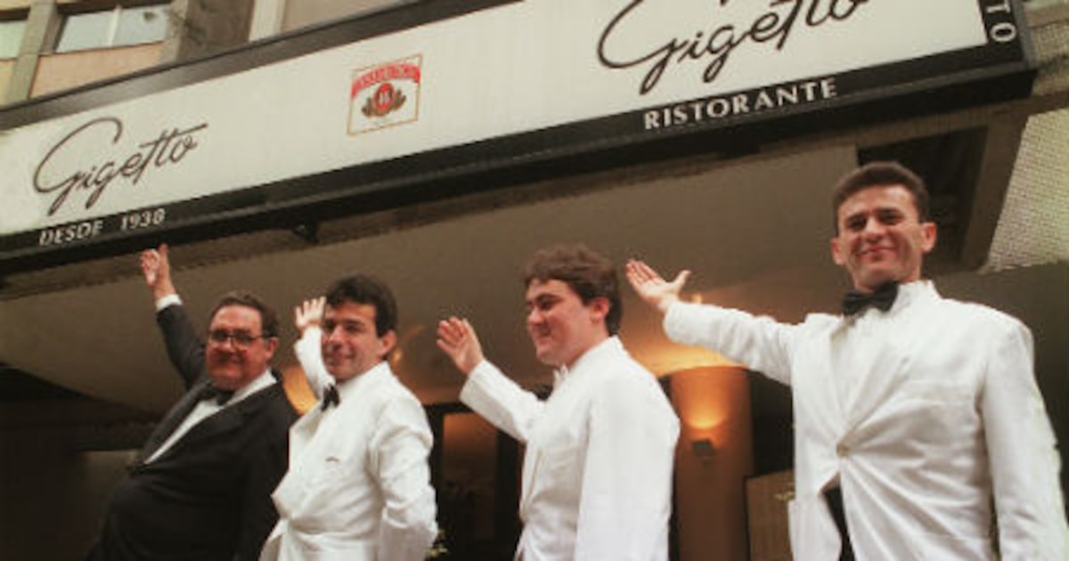 Gigetto é eleito o restaurante mais nostálgico da boemia paulistana Parte da brigada gigettina de 1998. (Foto: Epitácio Pessoa/Estadão)