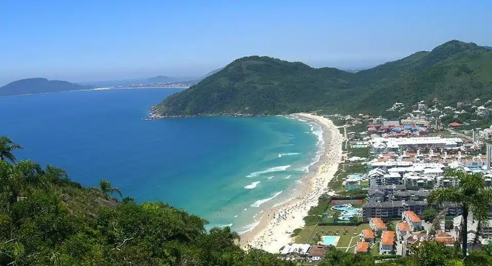 Praia Brava, em Santa Catarina (Foto: Reprodução/VEJA)