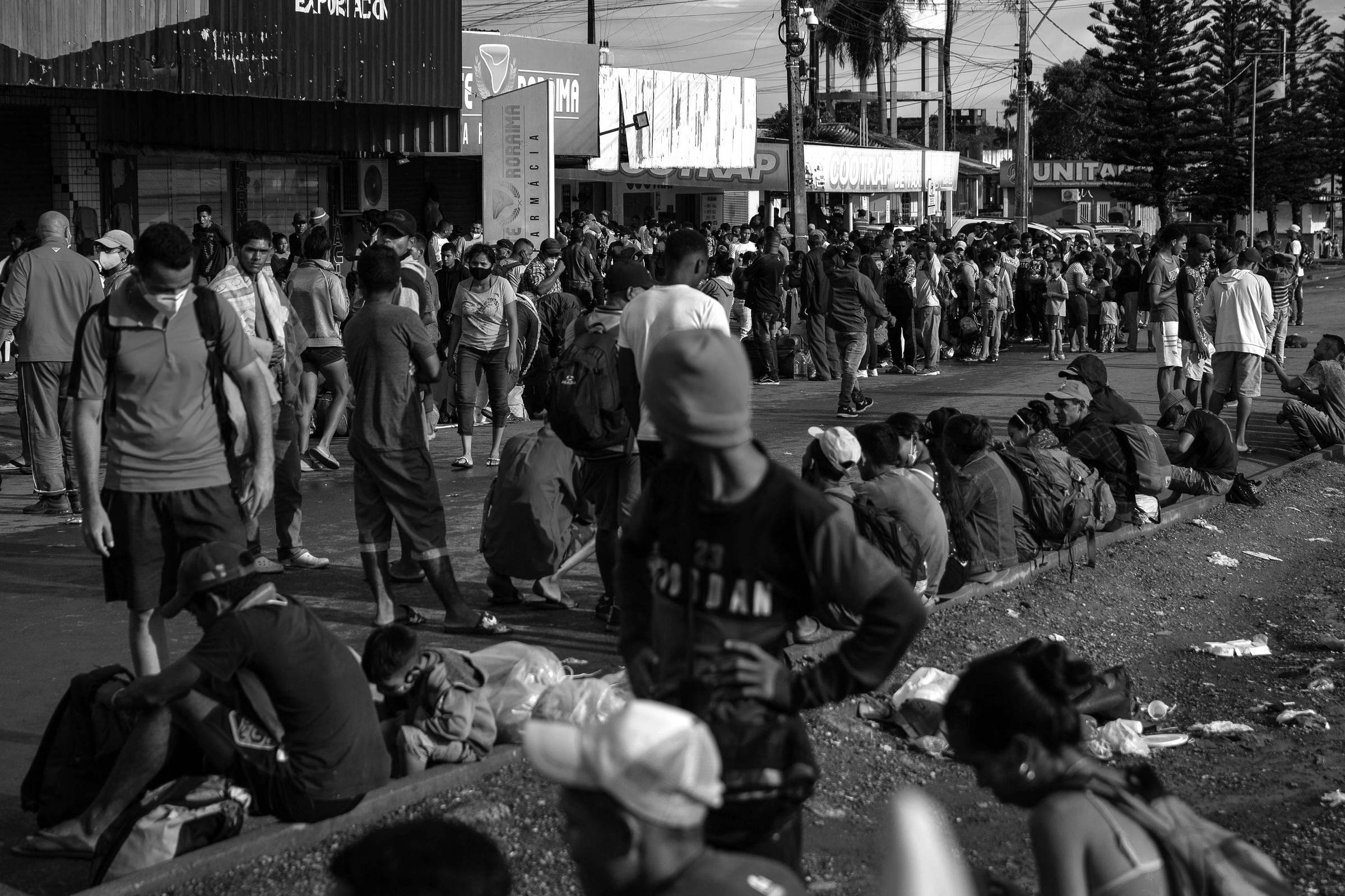 Cresce o número de imigrantes em busca de novas oportunidades no Brasil Imigrantes venezuelanos buscam acolhida no Brasil, em Pacaraima (RR) (Foto: Mathilde Missioneiro - 4.set.21/Folhapress)