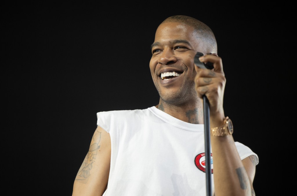 Kid Cudi revela arte de capa inspirada em 'O Show de Truman' para novo álbum Kid Cudi revelou a arte da capa de seu próximo álbum 'Free', que é fortemente inspirada em 'The Truman Show.' (Foto: Reprodução)