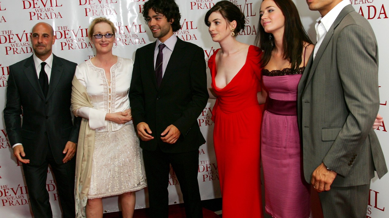 Ator de ‘Diabo Veste Prada’ não retorna para nova sequência do filme Elenco principal de 'Diabo Veste Prada' no lançamento do filme, em 2006 (Foto: Evan Agostini/Getty Images)
