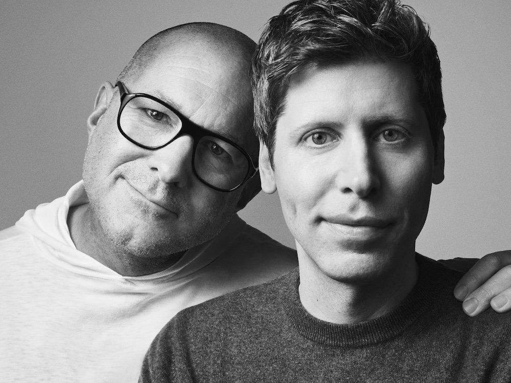 OpenAI adquire startup de Jony Ive por US$ 6,5 bilhões e amplia seus negócios Jony Ive e Sam Altman: em carta compartilhada, executivos revelaram o acordo, que havia sido fechado em maio. (Foto: OpenAI/Divulgação)