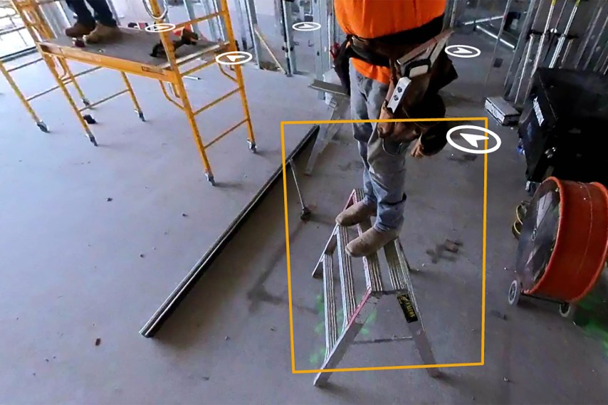 Uma imagem de IA destacando uma preocupação de segurança em um canteiro de obras. (Foto: DroneDeploy)
