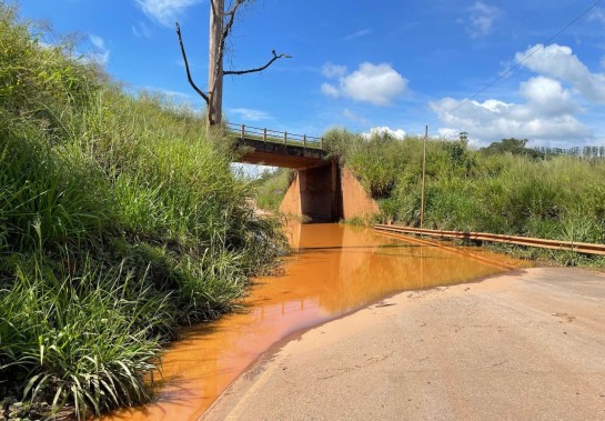 MPF solicita reabertura de ação contra ex-CEO da Vale por tragédia em Brumadinho Rompimento de uma adutora da Vale interdita ponte em Brumadinho (Foto: Maria Julia Nascimento/Prefeitura de Brumadinho)
