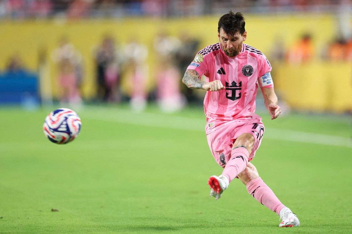 Messi e PSG: entenda a polêmica saída e a atual relação do craque com o clube Messi em ação na Copa do Mundo de Clubes (Foto: Megan Briggs/Getty Images/AFP)