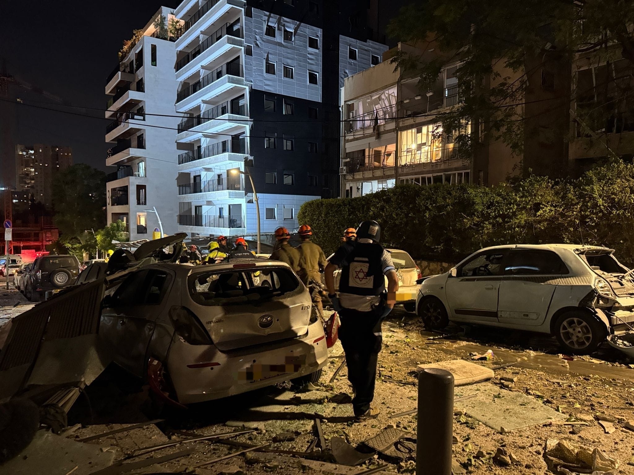 Resgates após ataques em Tel Aviv (Foto: Reprodução/MDA)