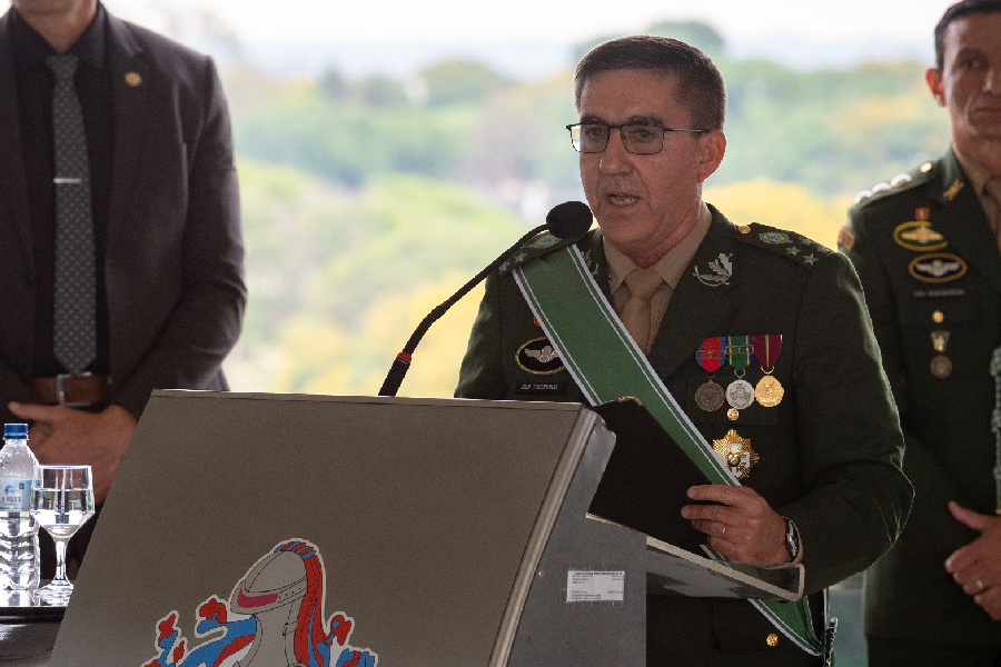 General Estevam Theophilo, during the farewell ceremony from active service and transmission of the position of Commander of Land Operations of the Army, on December 1, 2023 (CComSEx/Reprodução)