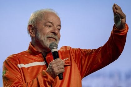 Lula sinaliza reeleição em 2026 e propõe diálogo com o Congresso Nacional O presidente Lula (PT) em evento da Petrobras no Rio de Janeiro. (Foto: Mauro Pimentel/AFP)